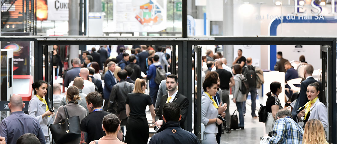 Des visiteurs au salon INTERMAT