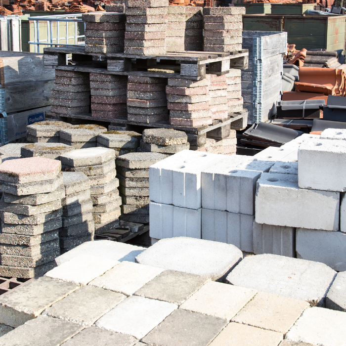 Site de construction avec les matériaux.