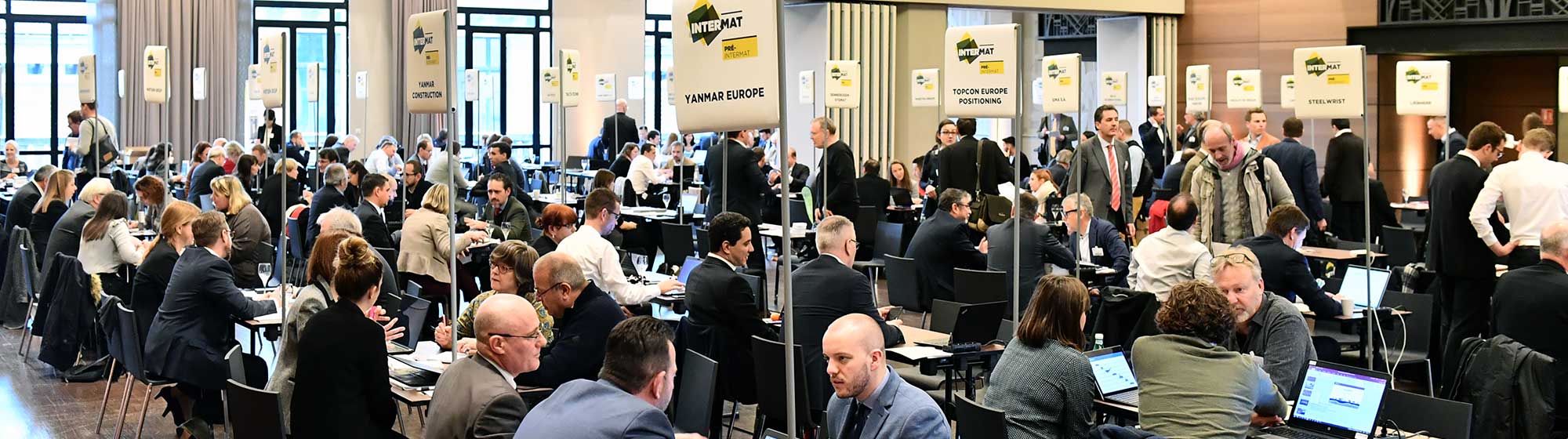 Des journalistes à l'INTERMAT press day