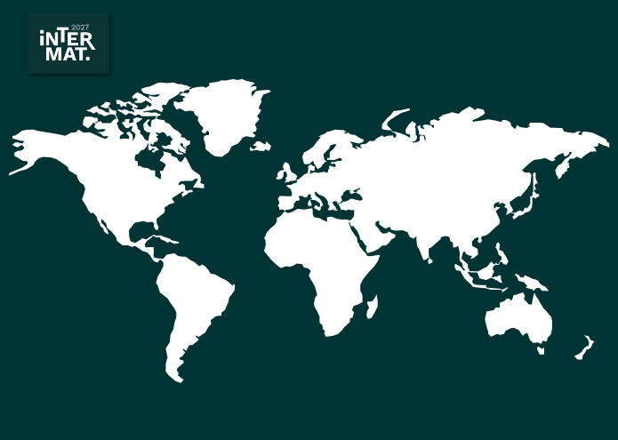 Carte du monde blanche sur fond vert foncé, visuel Intermat 2027