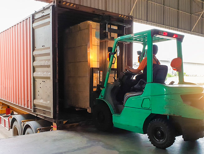 Handling machine for truck loading